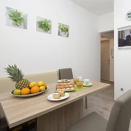 Apartment Bal *
